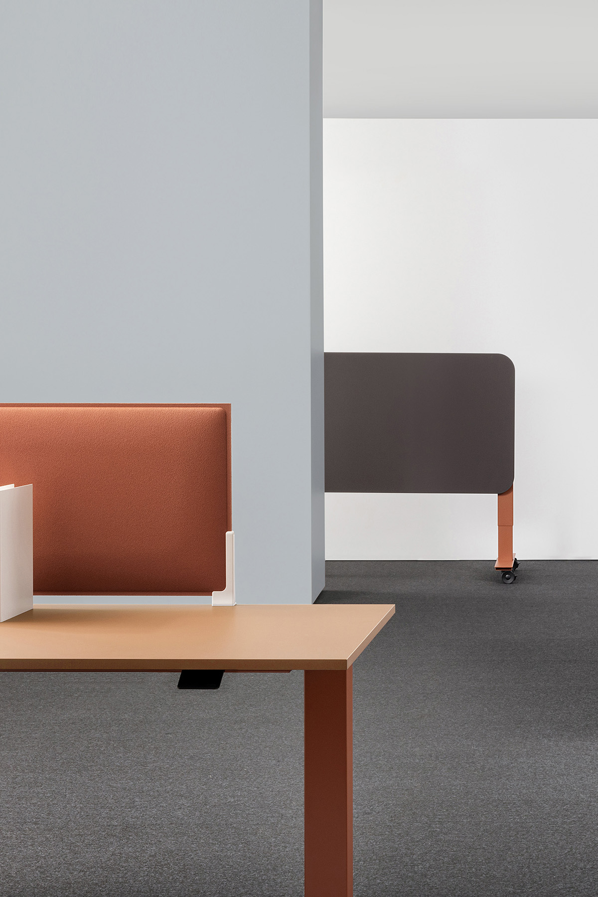 Follow tilting monocromatico tavolo