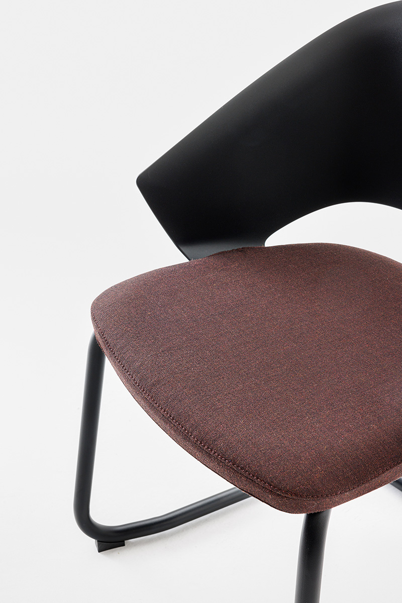 Icon cantilever high back sedia