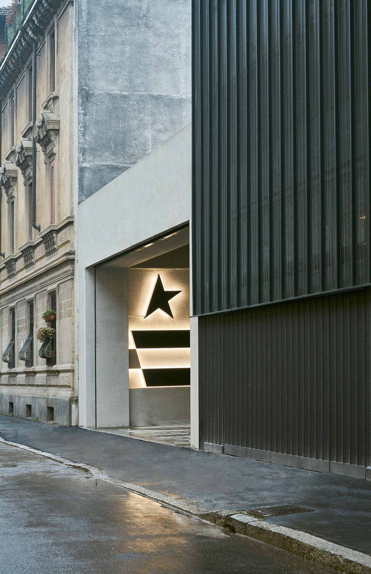 Mara golden goose showroom Milano