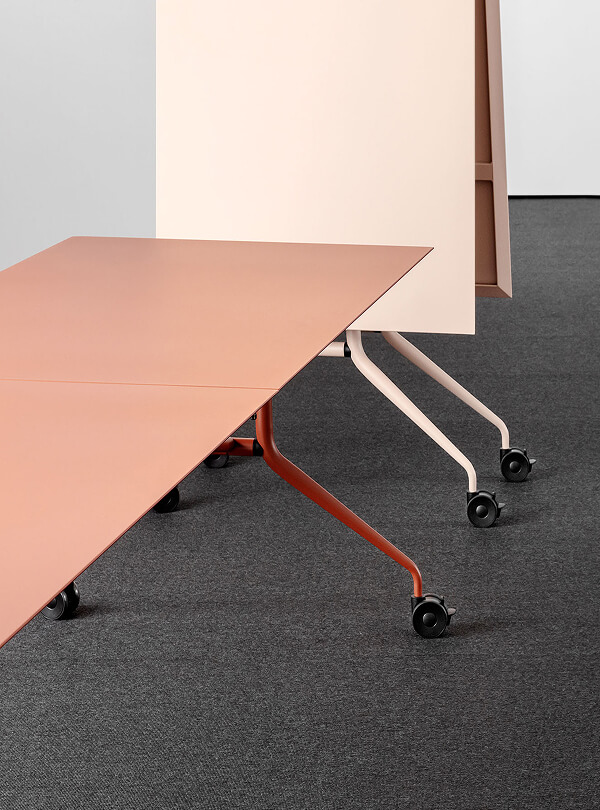 Mara libro — space saving table