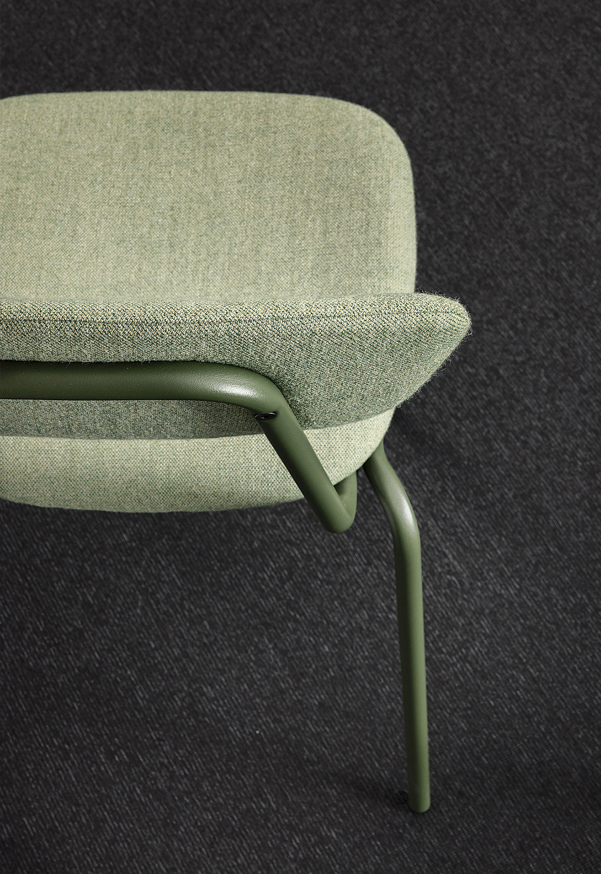 Simple soft chair sedia