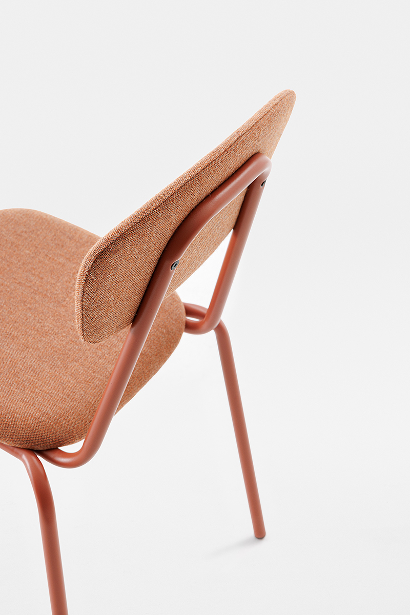 Simple soft chair sedia