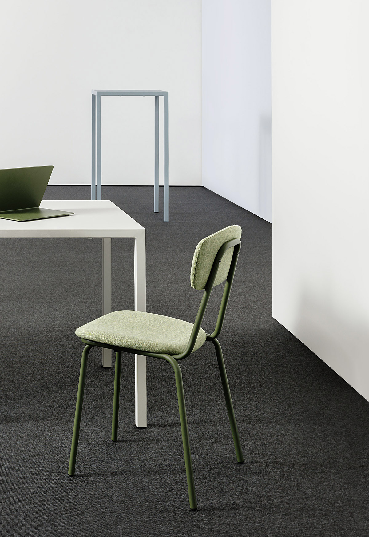 Simple soft chair sedia