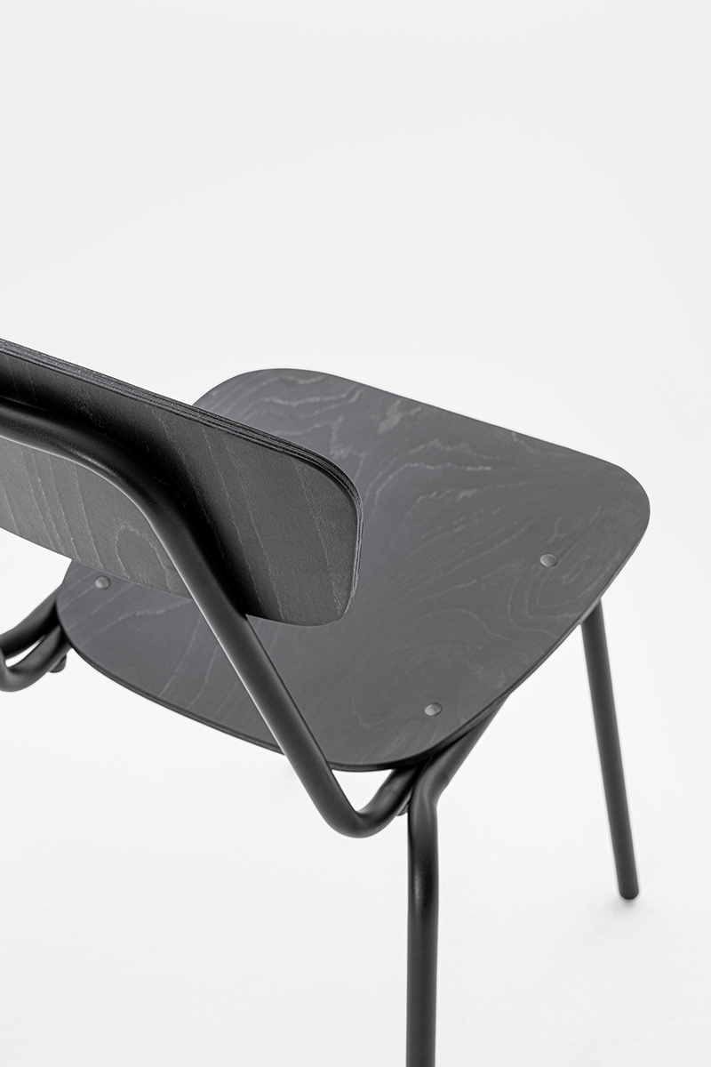 Simple wood chair sedia