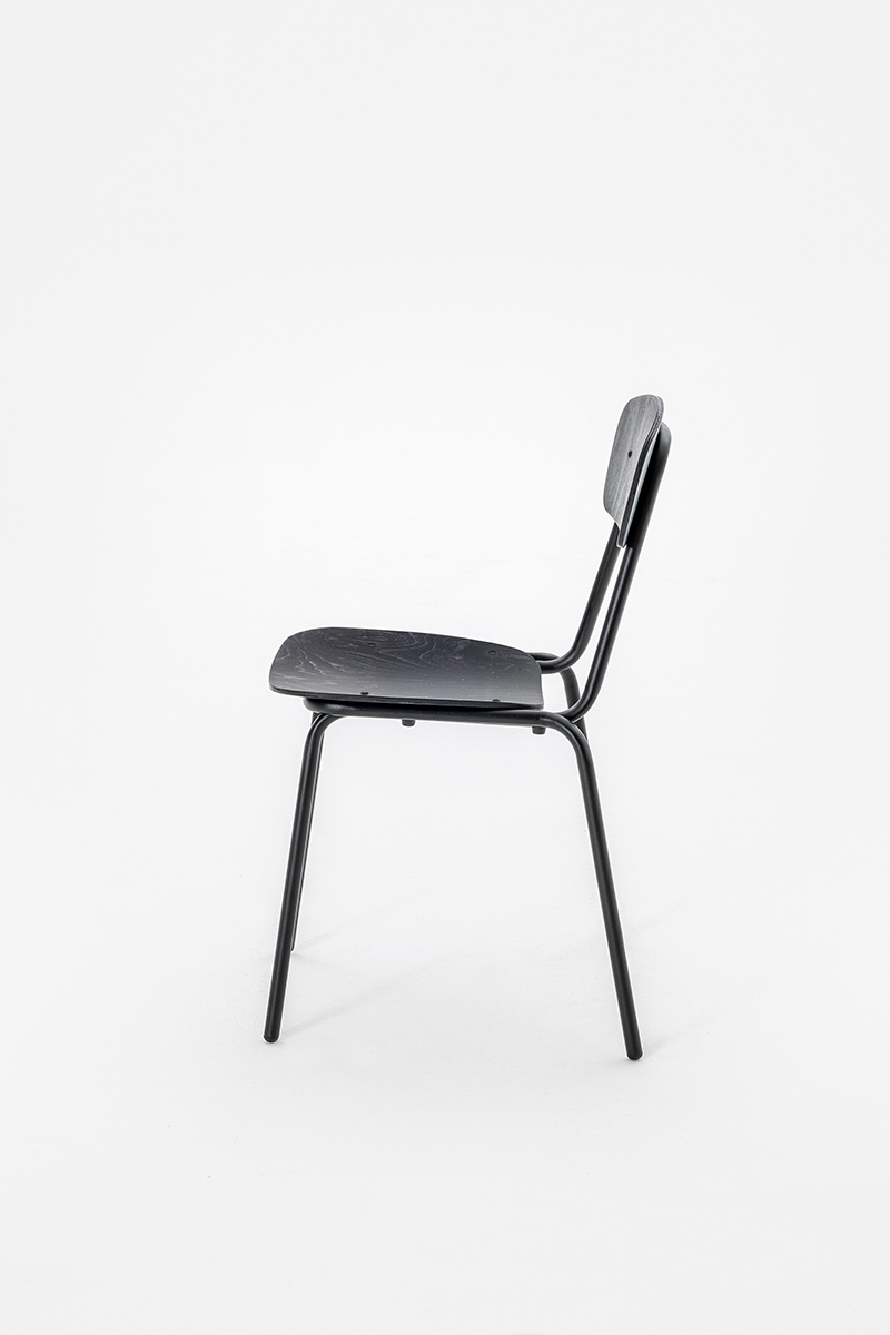 Simple wood chair sedia